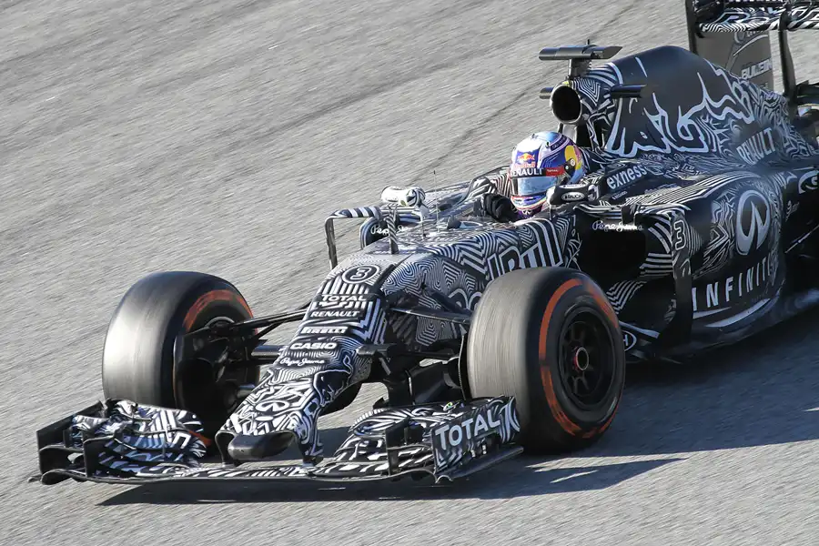 102 | 2015 | Barcelona | Red Bull-Renault RB11 | Daniel Ricciardo | © carsten riede fotografie