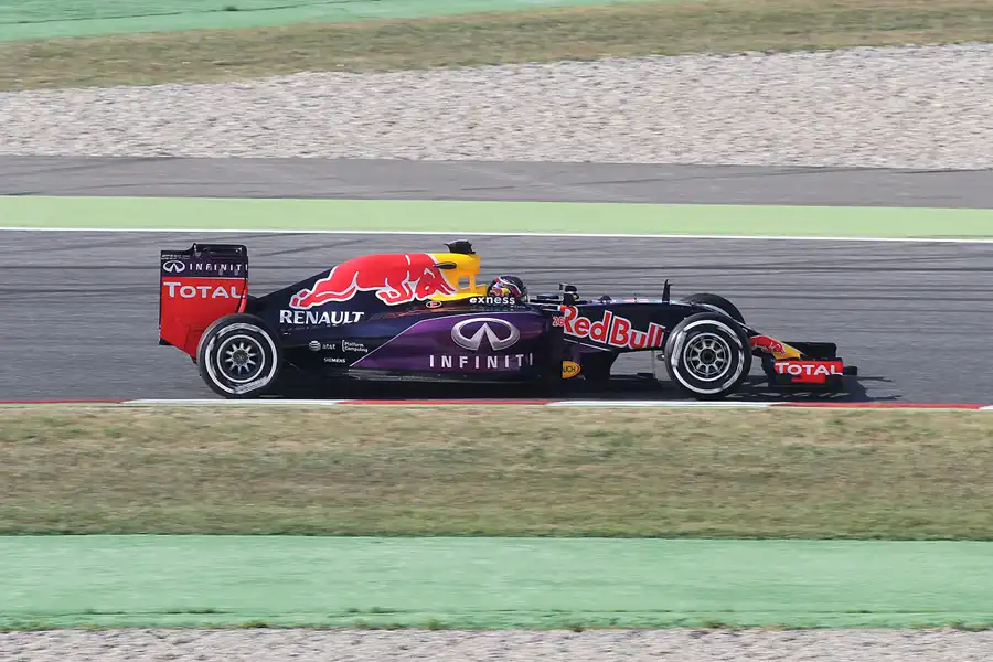 126 | 2015 | Barcelona | Red Bull-Renault RB11 | Daniil Kvyat | © carsten riede fotografie