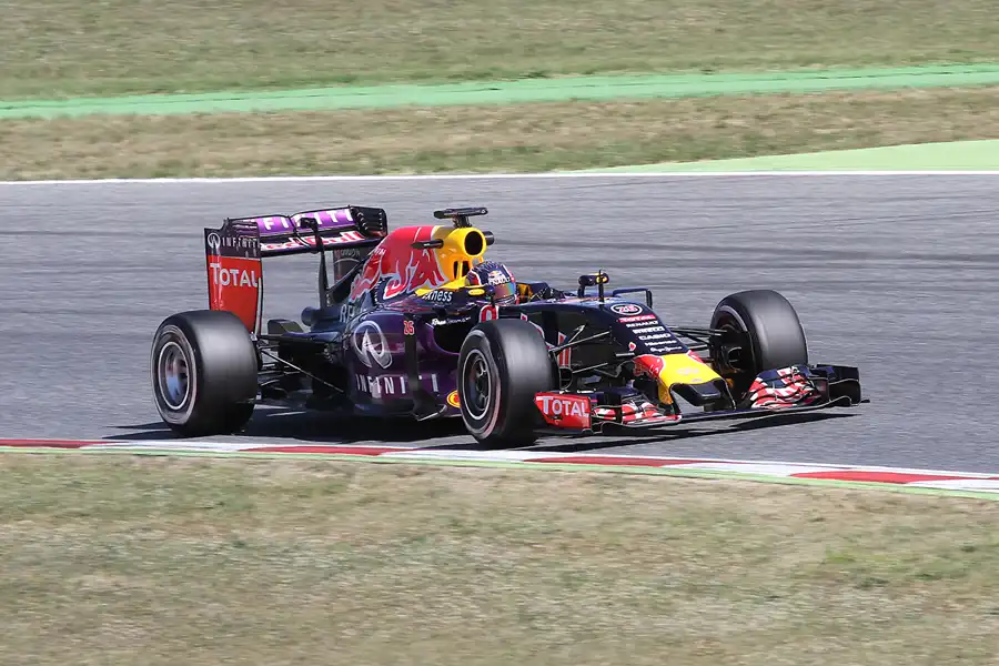 132 | 2015 | Barcelona | Red Bull-Renault RB11 | Daniil Kvyat | © carsten riede fotografie