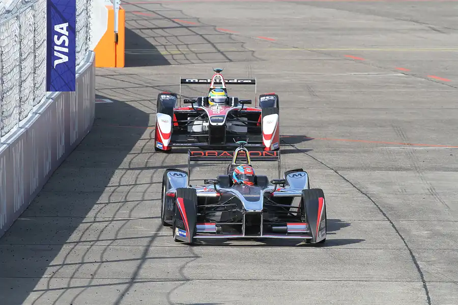 046 | 2015 | Berlin | Spark-Renault SRT_01E | Team Dragon Racing | Loic Duval + Spark-Renault SRT_01E | Team Mahindra Racing | Bruno Senna | © carsten riede fotografie