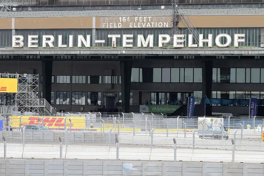 153 | 2015 | Berlin | Tempelhof Field | © carsten riede fotografie