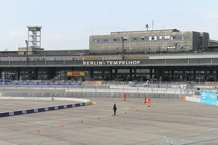 154 | 2015 | Berlin | Tempelhof Field | © carsten riede fotografie