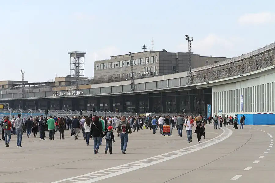 169 | 2015 | Berlin | Tempelhof Field | © carsten riede fotografie