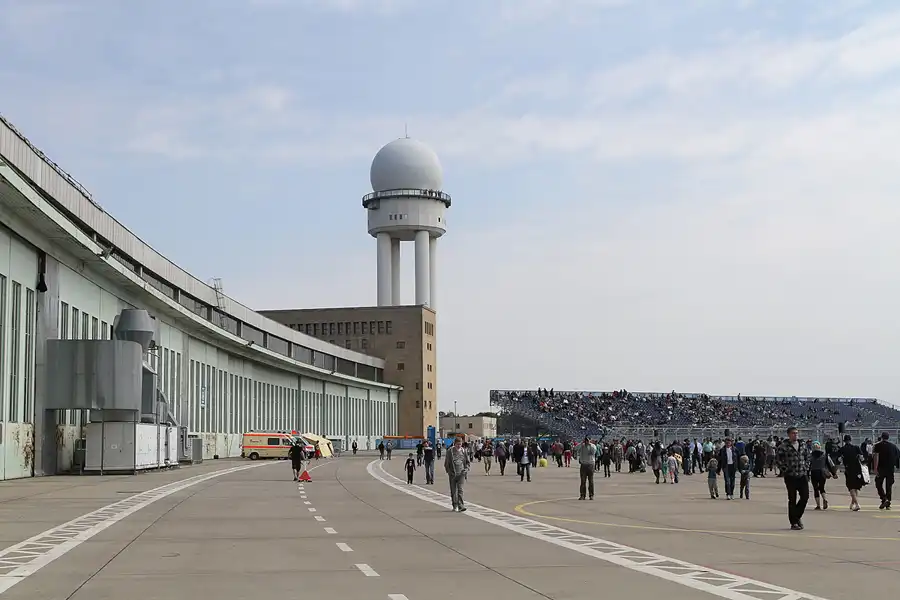 170 | 2015 | Berlin | Tempelhof Field | © carsten riede fotografie