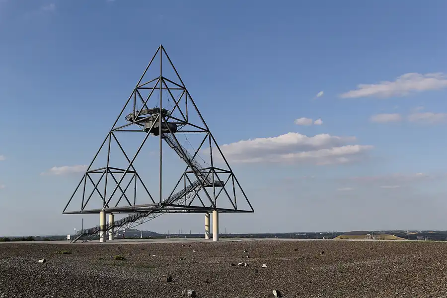 055 | 2015 | Bottrop | Tetraeder | © carsten riede fotografie