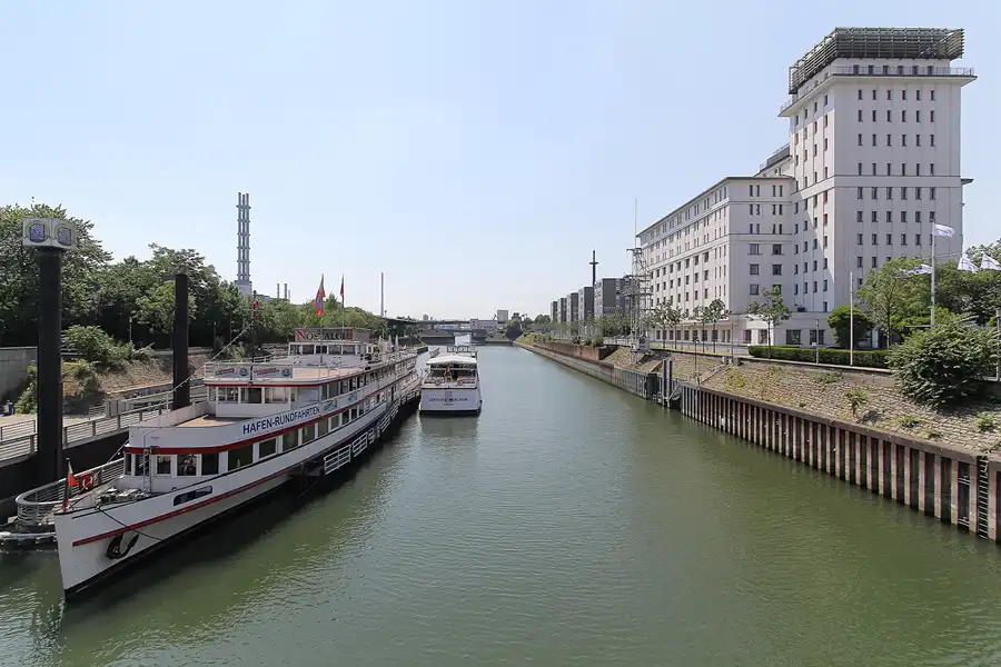 116 | 2015 | Duisburg | Innenhafen | © carsten riede fotografie