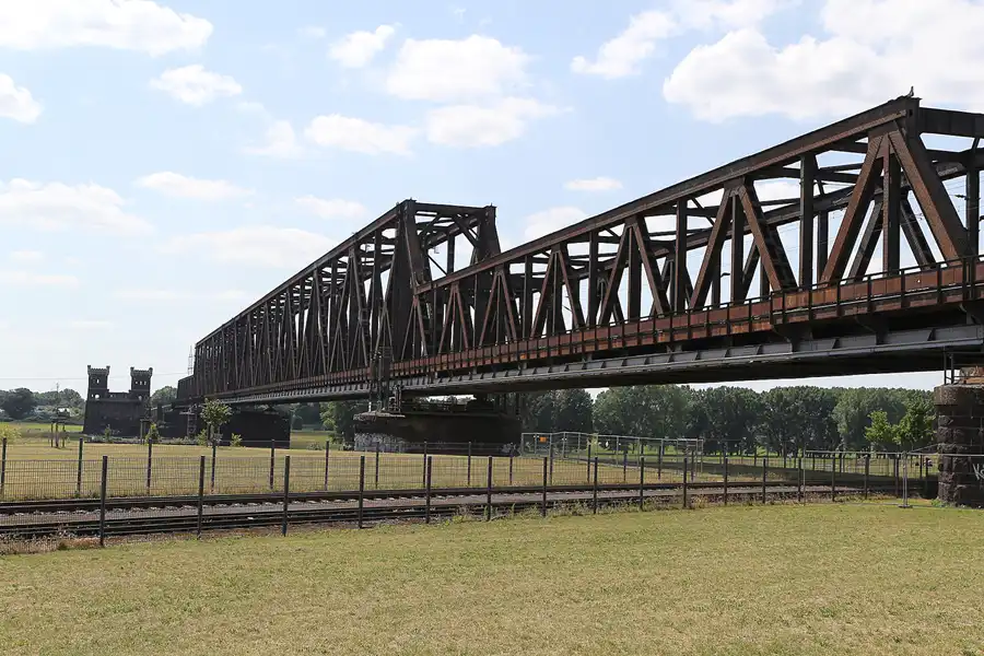 133 | 2015 | Duisburg | Rheinpark Duisburg | © carsten riede fotografie