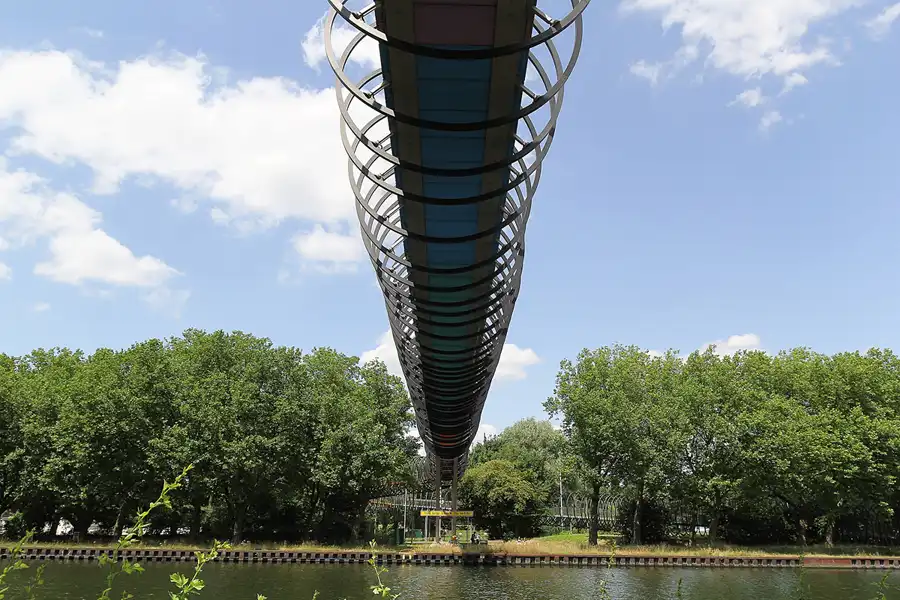 313 | 2015 | Oberhausen | Slinky Springs To Fame | © carsten riede fotografie