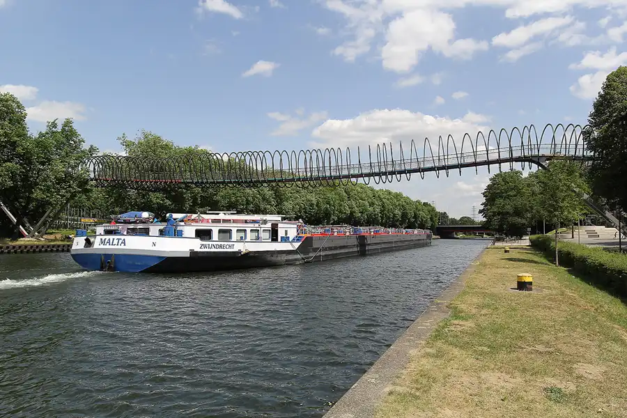 315 | 2015 | Oberhausen | Slinky Springs To Fame | © carsten riede fotografie