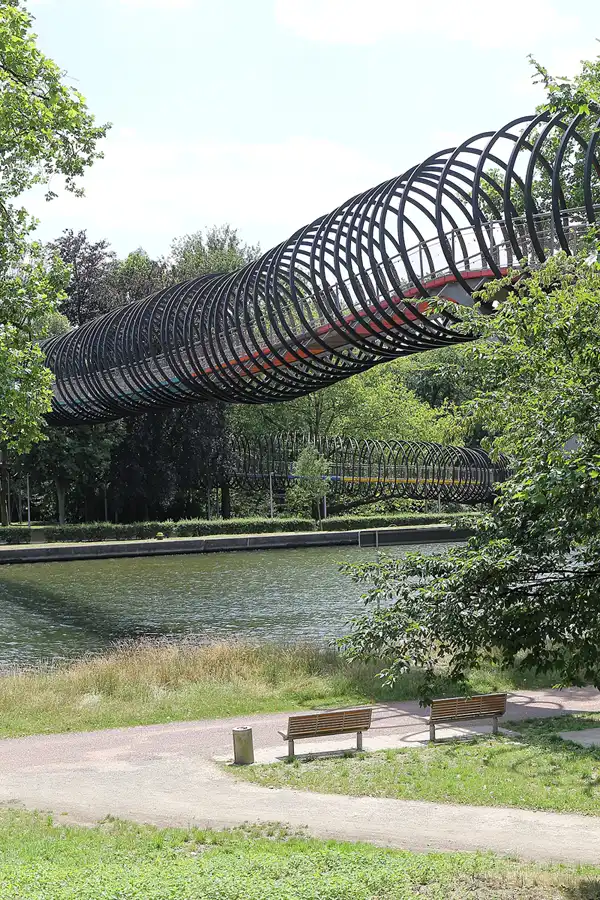 320 | 2015 | Oberhausen | Slinky Springs To Fame | © carsten riede fotografie