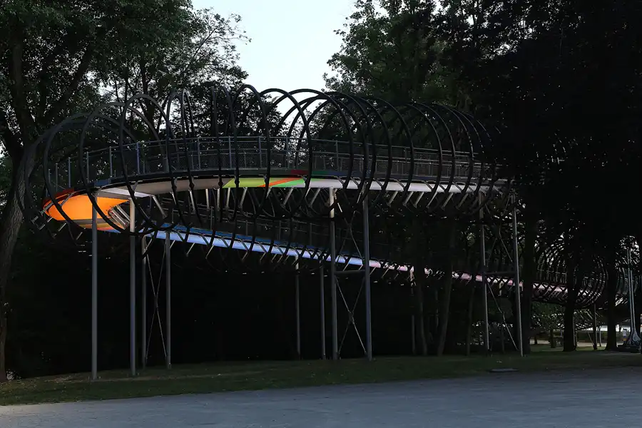 050 | 2015 | Oberhausen | Slinky Springs To Fame | © carsten riede fotografie