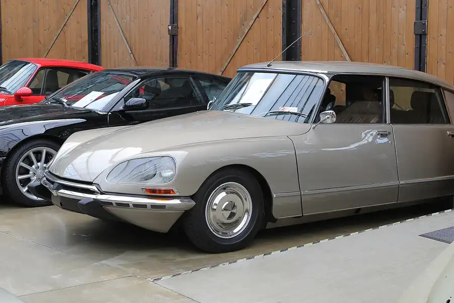 057 | 2015 | Düsseldorf | Classic Remise | © carsten riede fotografie