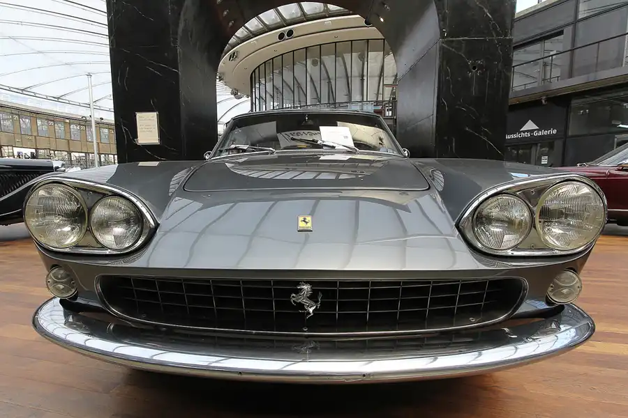 068 | 2015 | Düsseldorf | Classic Remise | © carsten riede fotografie