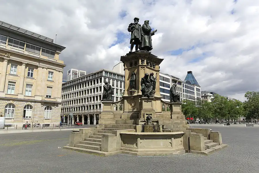 007 | 2015 | Frankfurt am Main | © carsten riede fotografie