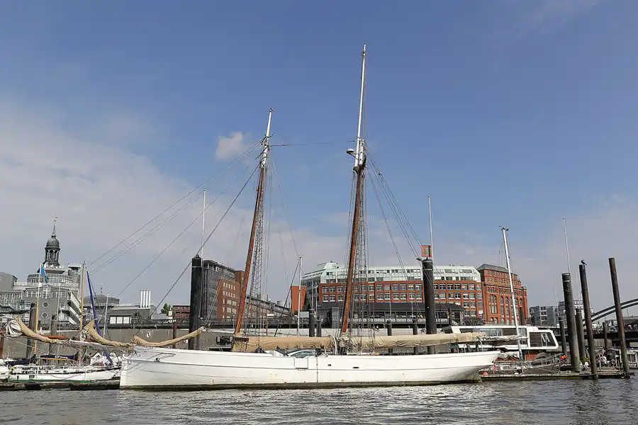070 | 2015 | Hamburg | Elbpromenade | © carsten riede fotografie