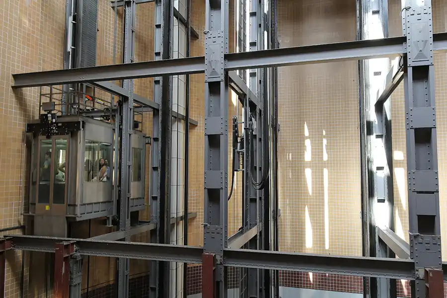 102 | 2015 | Hamburg | St. Pauli Elbtunnel | © carsten riede fotografie