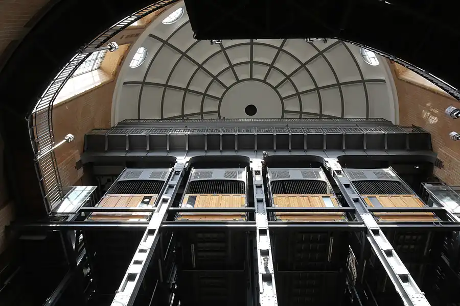 104 | 2015 | Hamburg | St. Pauli Elbtunnel | © carsten riede fotografie