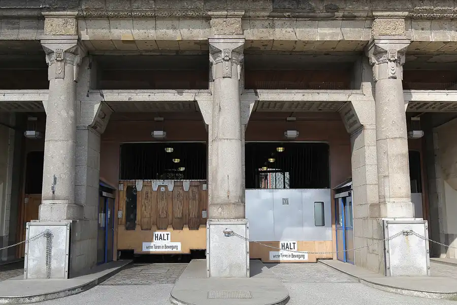 113 | 2015 | Hamburg | St. Pauli Elbtunnel | © carsten riede fotografie