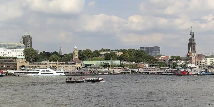 115 | 2015 | Hamburg | Landungsbrücken | © carsten riede fotografie