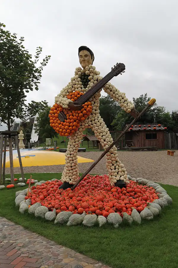 011 | 2015 | Beelitz GT Klaistow | Kürbisausstellung – Elvis Presley = 1900 Kürbisse | © carsten riede fotografie