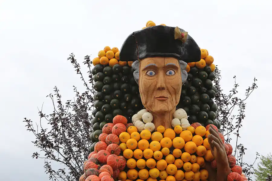 019 | 2015 | Beelitz GT Klaistow | Kürbisausstellung – König Friedrich II. = 4000 Kürbisse | © carsten riede fotografie
