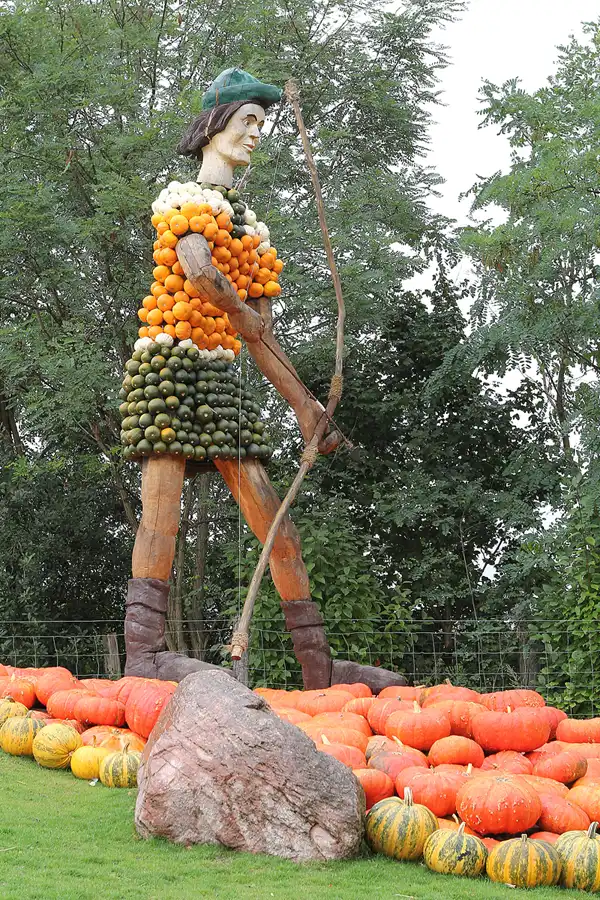 023 | 2015 | Beelitz GT Klaistow | Kürbisausstellung – Robin Hood = 1800 Kürbisse | © carsten riede fotografie