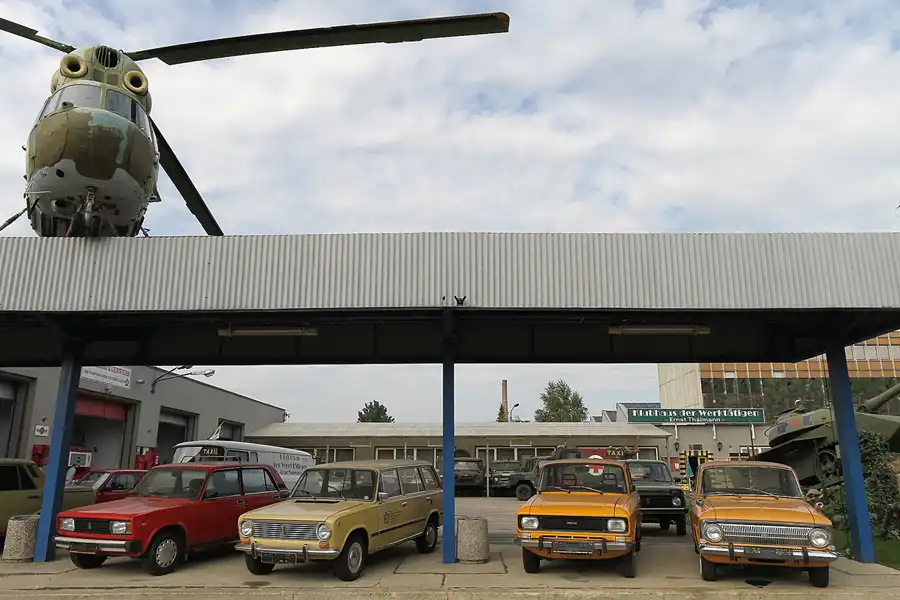 021 | 2015 | Oschersleben | Ostalgie-Kantine im Klubhaus der Werktätigen + Fahrzeugmuseum | © carsten riede fotografie