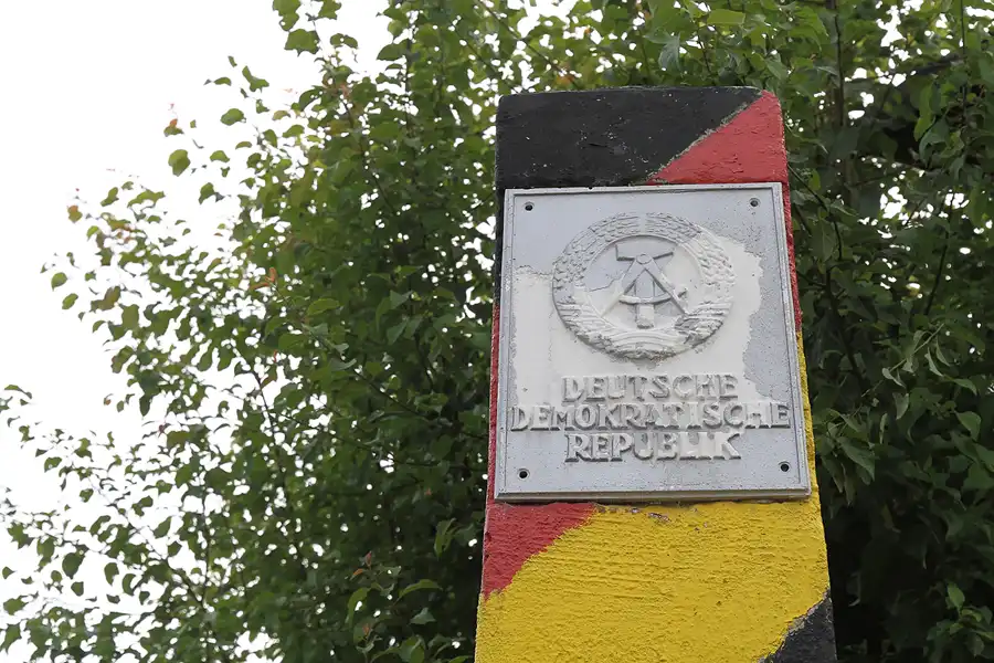 028 | 2015 | Oschersleben | Ostalgie-Kantine im Klubhaus der Werktätigen + Fahrzeugmuseum | © carsten riede fotografie