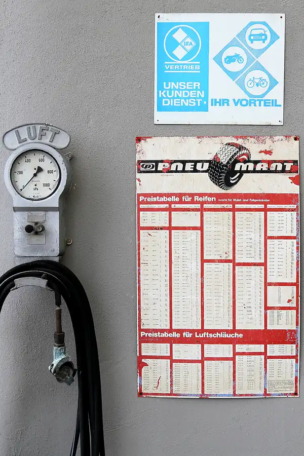 037 | 2015 | Oschersleben | Ostalgie-Kantine im Klubhaus der Werktätigen + Fahrzeugmuseum | © carsten riede fotografie