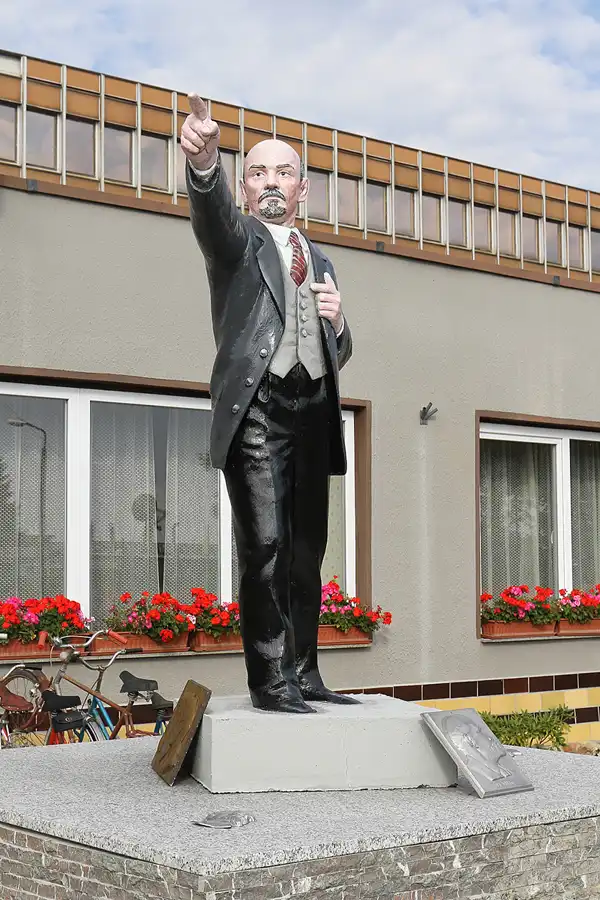 046 | 2015 | Oschersleben | Ostalgie-Kantine im Klubhaus der Werktätigen + Fahrzeugmuseum | © carsten riede fotografie
