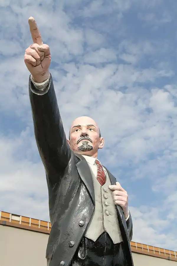 047 | 2015 | Oschersleben | Ostalgie-Kantine im Klubhaus der Werktätigen + Fahrzeugmuseum | © carsten riede fotografie