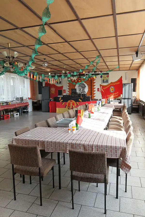 049 | 2015 | Oschersleben | Ostalgie-Kantine im Klubhaus der Werktätigen + Fahrzeugmuseum | © carsten riede fotografie