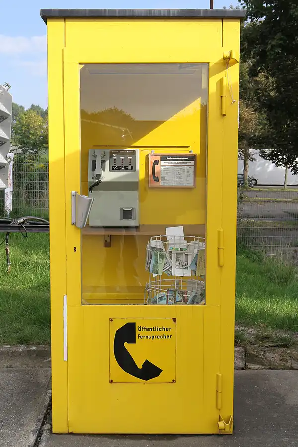 107 | 2015 | Oschersleben | Ostalgie-Kantine im Klubhaus der Werktätigen + Fahrzeugmuseum | © carsten riede fotografie