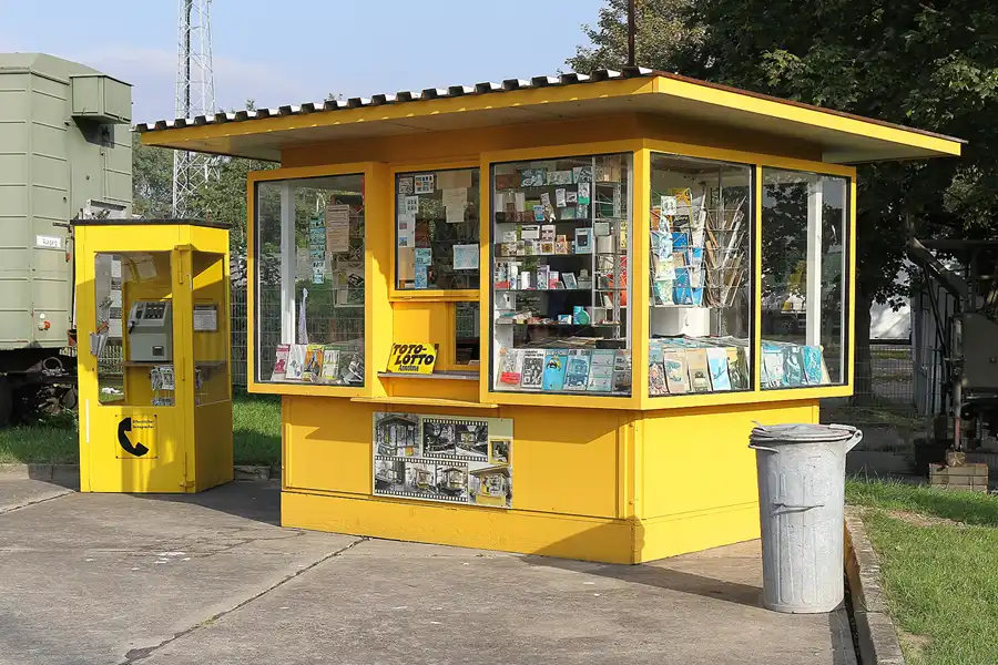 109 | 2015 | Oschersleben | Ostalgie-Kantine im Klubhaus der Werktätigen + Fahrzeugmuseum | © carsten riede fotografie
