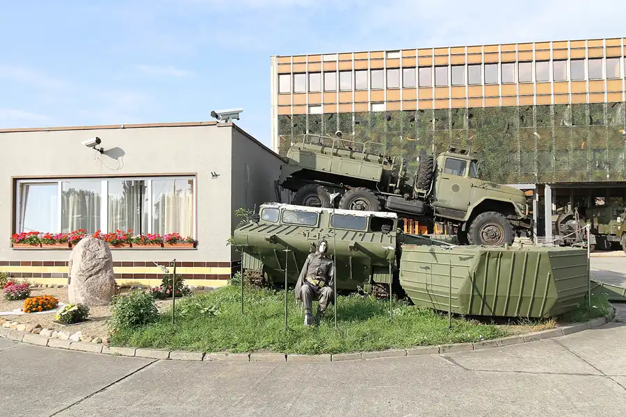114 | 2015 | Oschersleben | Ostalgie-Kantine im Klubhaus der Werktätigen + Fahrzeugmuseum | © carsten riede fotografie