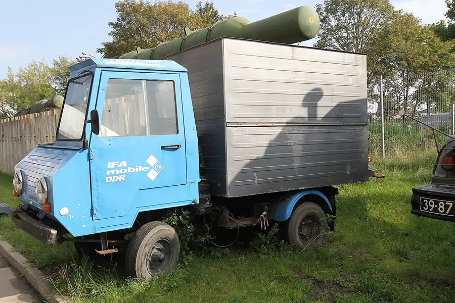 115 | 2015 | Oschersleben | Ostalgie-Kantine im Klubhaus der Werktätigen + Fahrzeugmuseum | © carsten riede fotografie