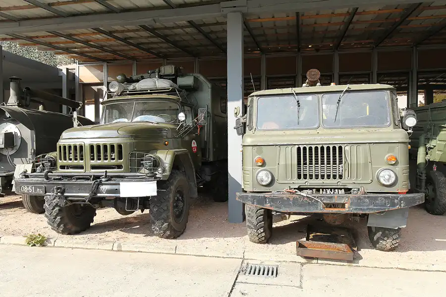 116 | 2015 | Oschersleben | Ostalgie-Kantine im Klubhaus der Werktätigen + Fahrzeugmuseum | © carsten riede fotografie