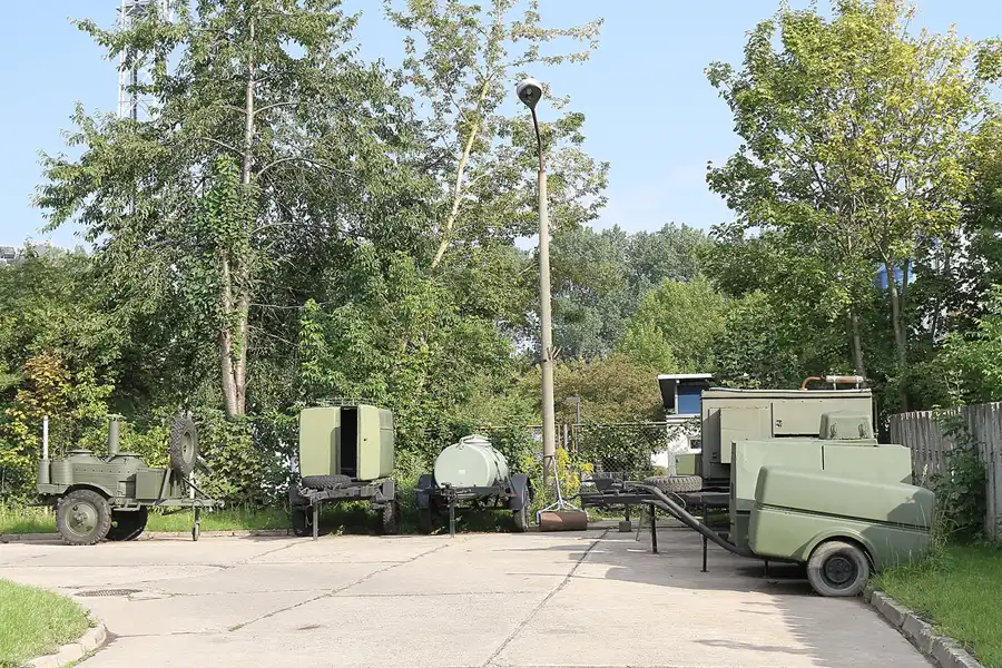 118 | 2015 | Oschersleben | Ostalgie-Kantine im Klubhaus der Werktätigen + Fahrzeugmuseum | © carsten riede fotografie