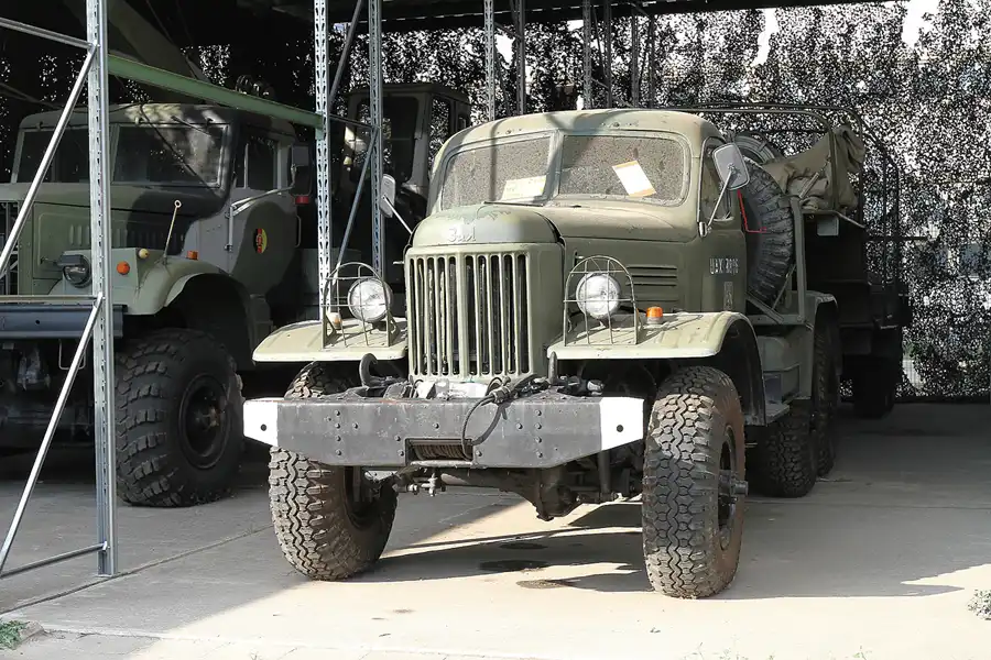 120 | 2015 | Oschersleben | Ostalgie-Kantine im Klubhaus der Werktätigen + Fahrzeugmuseum | © carsten riede fotografie