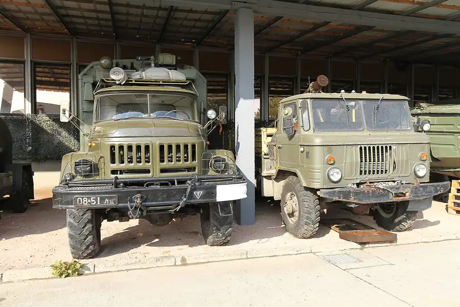 122 | 2015 | Oschersleben | Ostalgie-Kantine im Klubhaus der Werktätigen + Fahrzeugmuseum | © carsten riede fotografie