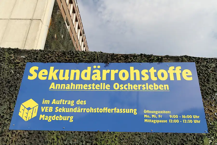 128 | 2015 | Oschersleben | Ostalgie-Kantine im Klubhaus der Werktätigen + Fahrzeugmuseum | © carsten riede fotografie