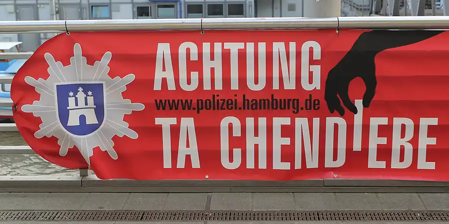 098 | 2015 | Hamburg | Landungsbrücken | © carsten riede fotografie