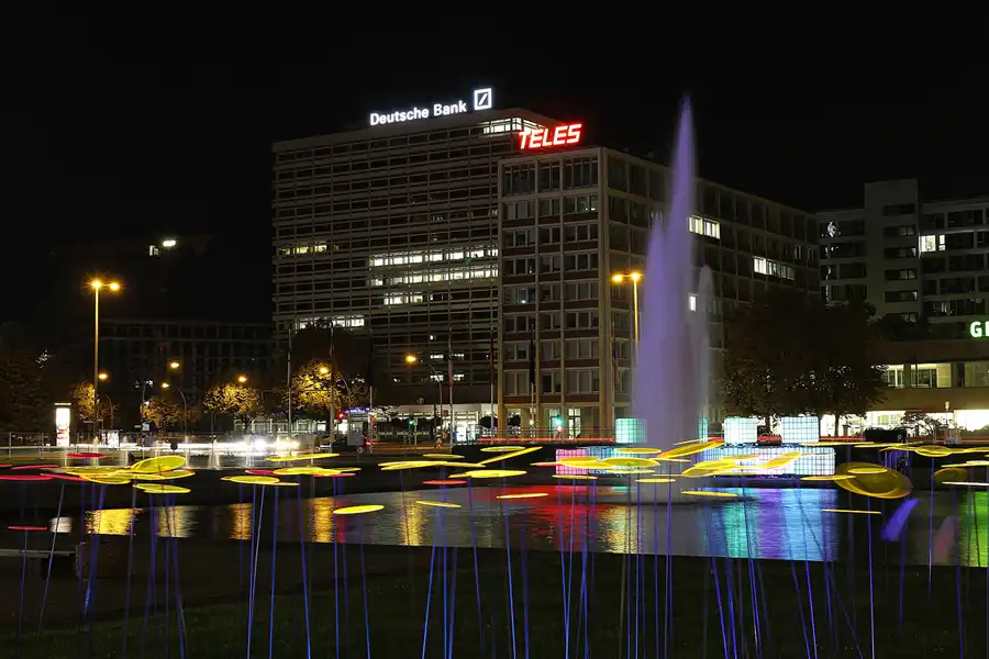 043 | 2015 | Berlin | Ernst-Reuter-Platz | © carsten riede fotografie