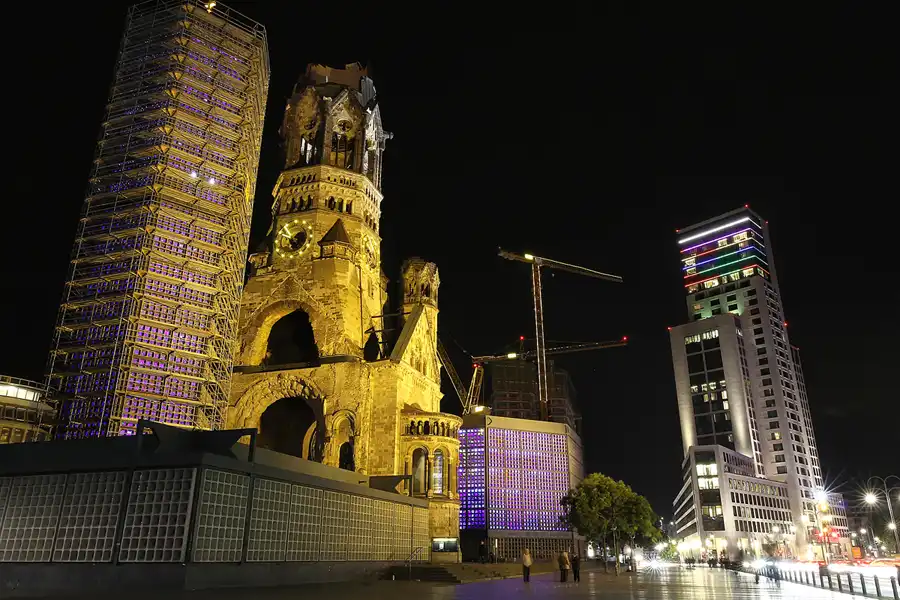 075 | 2015 | Berlin | Kaiser-Wilhelm-Gedächtnis-Kirche + Waldorf Astoria Berlin | © carsten riede fotografie
