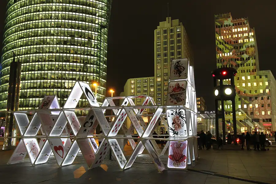 106 | 2015 | Berlin | Potsdamer Platz – House Of Cards | © carsten riede fotografie