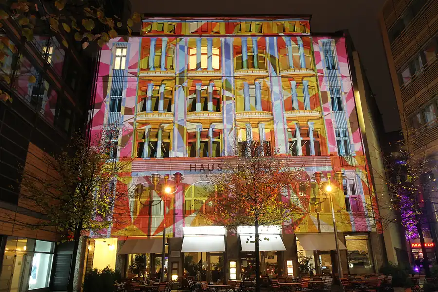 112 | 2015 | Berlin | Potsdamer Platz – Weinhaus Huth | © carsten riede fotografie