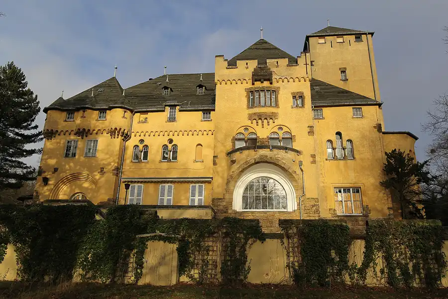 001 | 2015 | Kleinmachnow | Die neue Hakeburg | © carsten riede fotografie