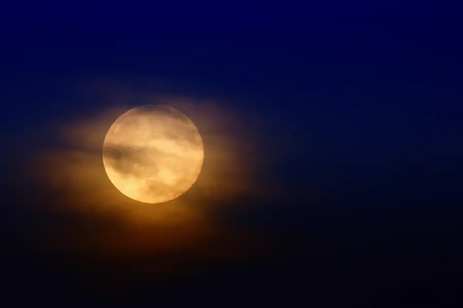 019 | 2016 | Berlin | Vollmond + Sommersonnenwende = Erdbeermond | © carsten riede fotografie