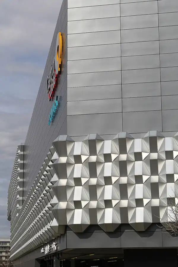 020 | 2016 | Dresden | Centrum Galerie | © carsten riede fotografie