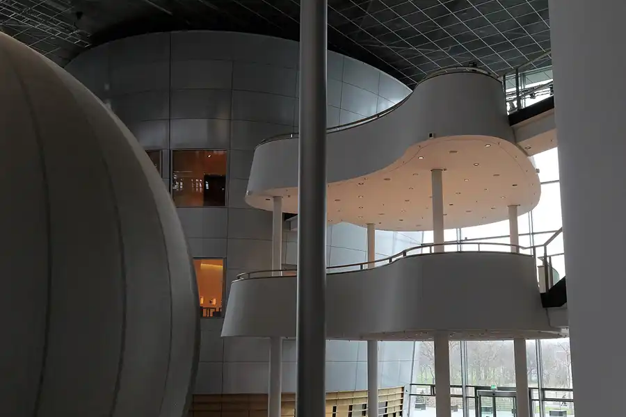 098 | 2016 | Dresden | Gläserne Manufaktur | © carsten riede fotografie